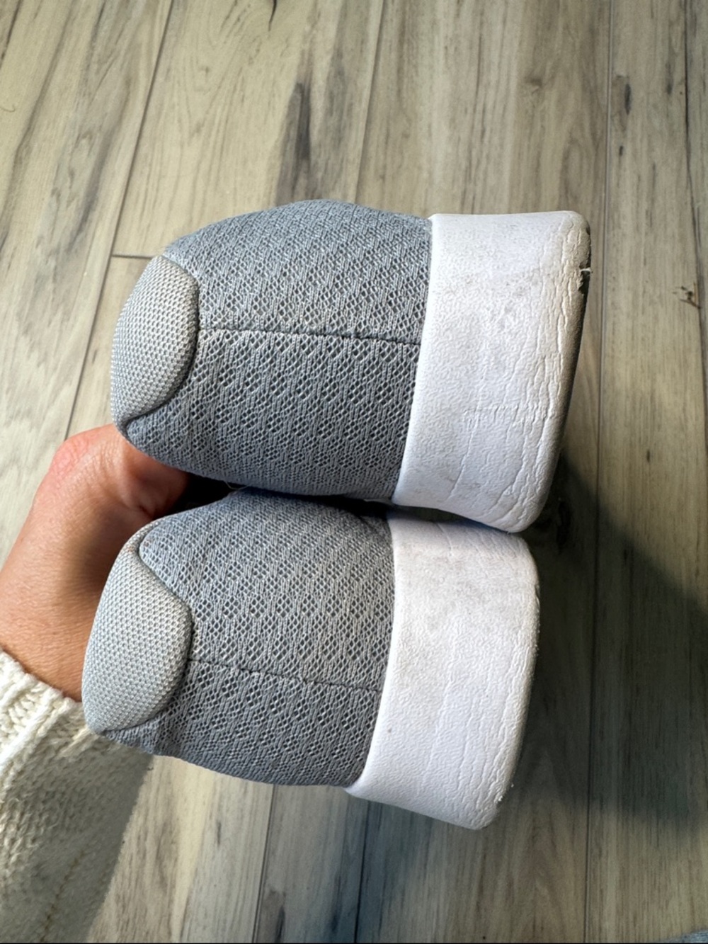 Gender neutral Gray sneakers - Picture 5 of 8
